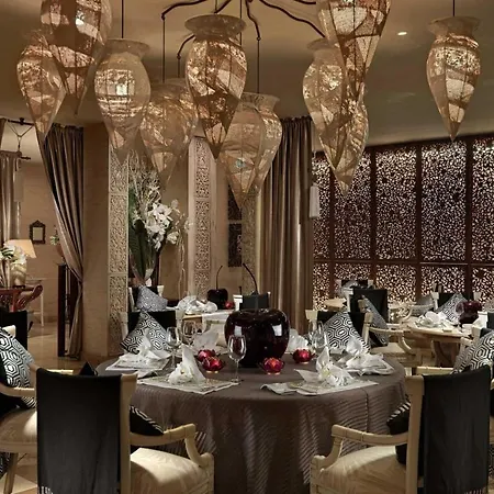 Royal فيلة *